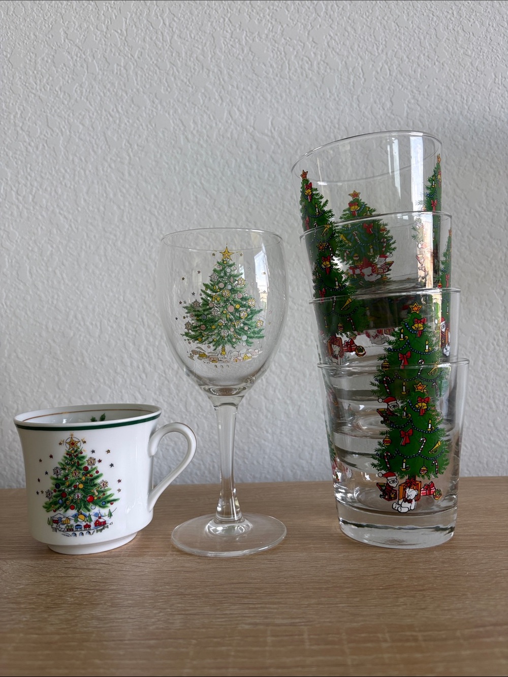 Holiday vintage Christmas Tree Glassware Set - random set of 6